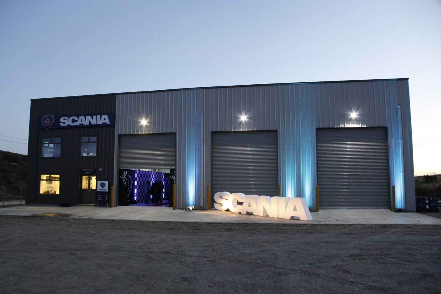 Prefab Steel Building Automotive Workshop. 85x87 Scania Warehouse located in Punta Arenas, Chile.
