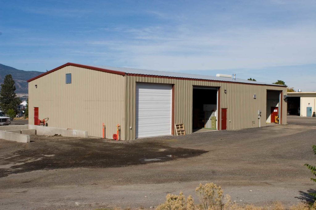 Tan 50x90 Workshop steel building located in Penticton, British Colombia, Canada