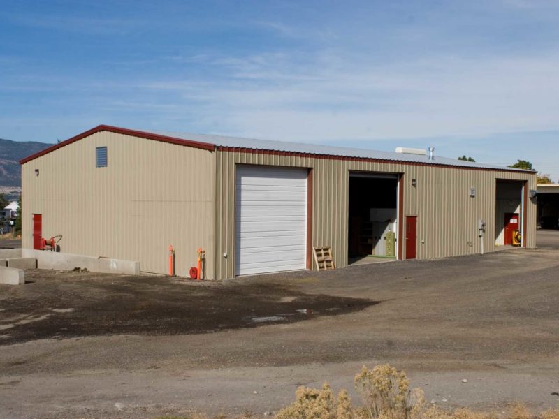 Tan 50x90 Workshop steel building located in Penticton, British Colombia, Canada