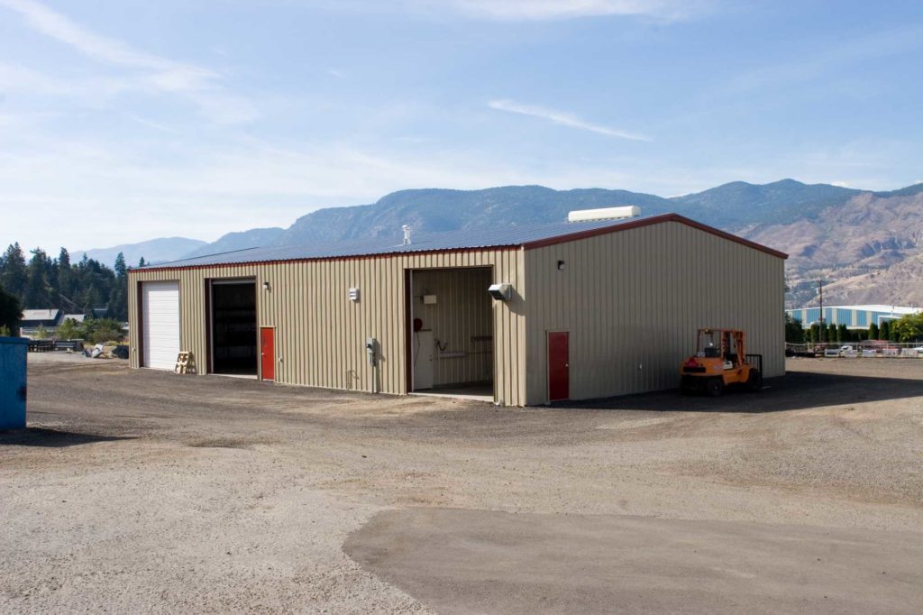Tan 50x90 Workshop steel building located in Penticton, British Colombia, Canada