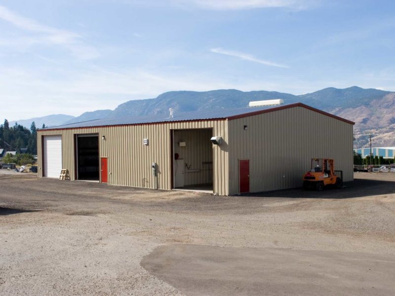 Tan 50x90 Workshop steel building located in Penticton, British Colombia, Canada