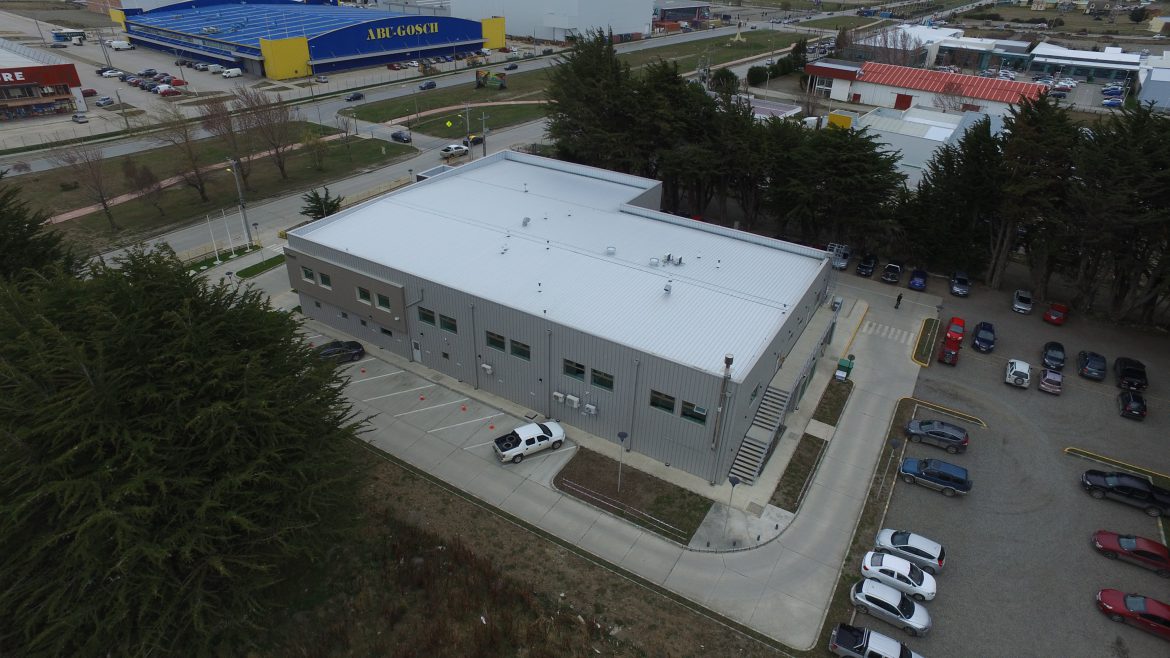 The two-storey metal building IMET Medical Center is located in Punta Arenas, Chile