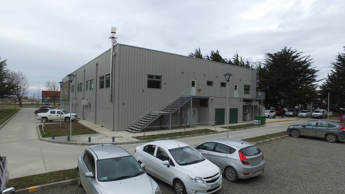 Two-storey IMET Medical Center multifunctional steel building with ample parking lots