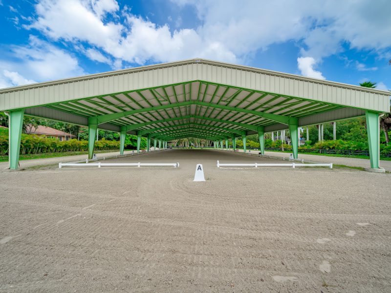 Florida-based steel riding arena suited for the needs of riders and horses