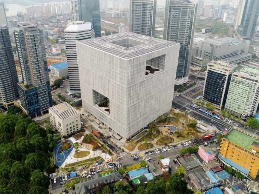 smart facade - Amorepacific Headquarters-min