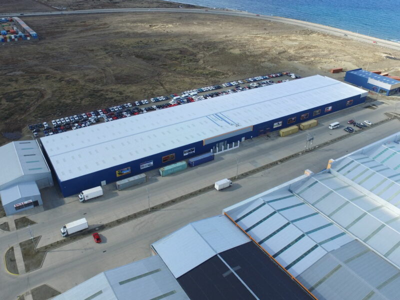 Warehouse and showroom building features roof and wall panels, located in Punta Areas, Chile