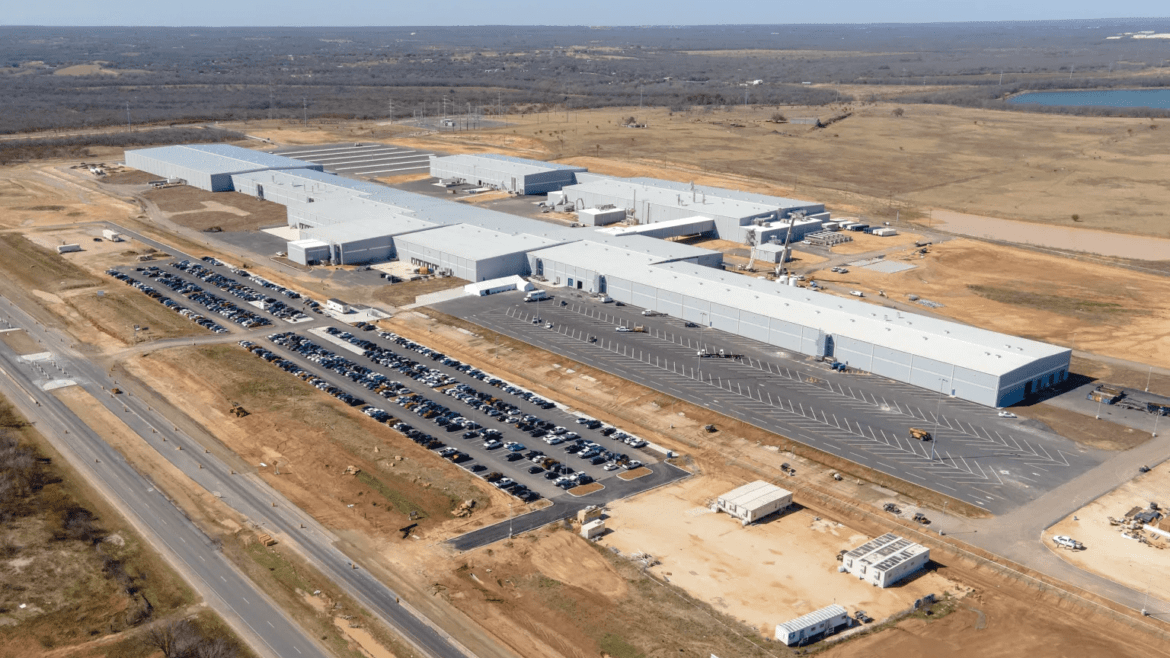 Texas Metal Buildings, Navistar Pre-Fabricated Steel Manufacturing Facility, San Antonio, Texas