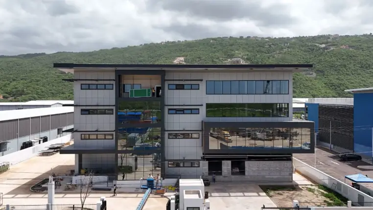 pre-engineered metal industrial buildings